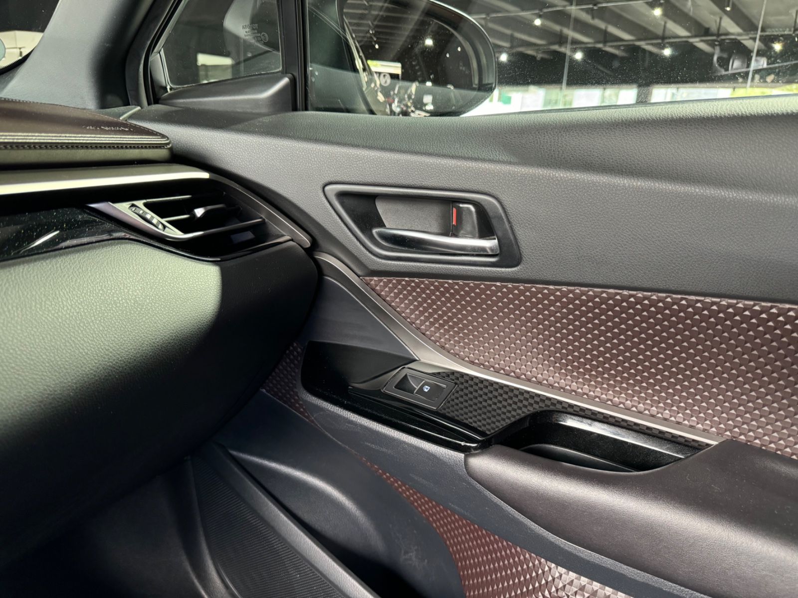 Fahrzeugabbildung Toyota C-HR Lounge 1.2 Turbo/KAMERA/NAVI/KLIMA/