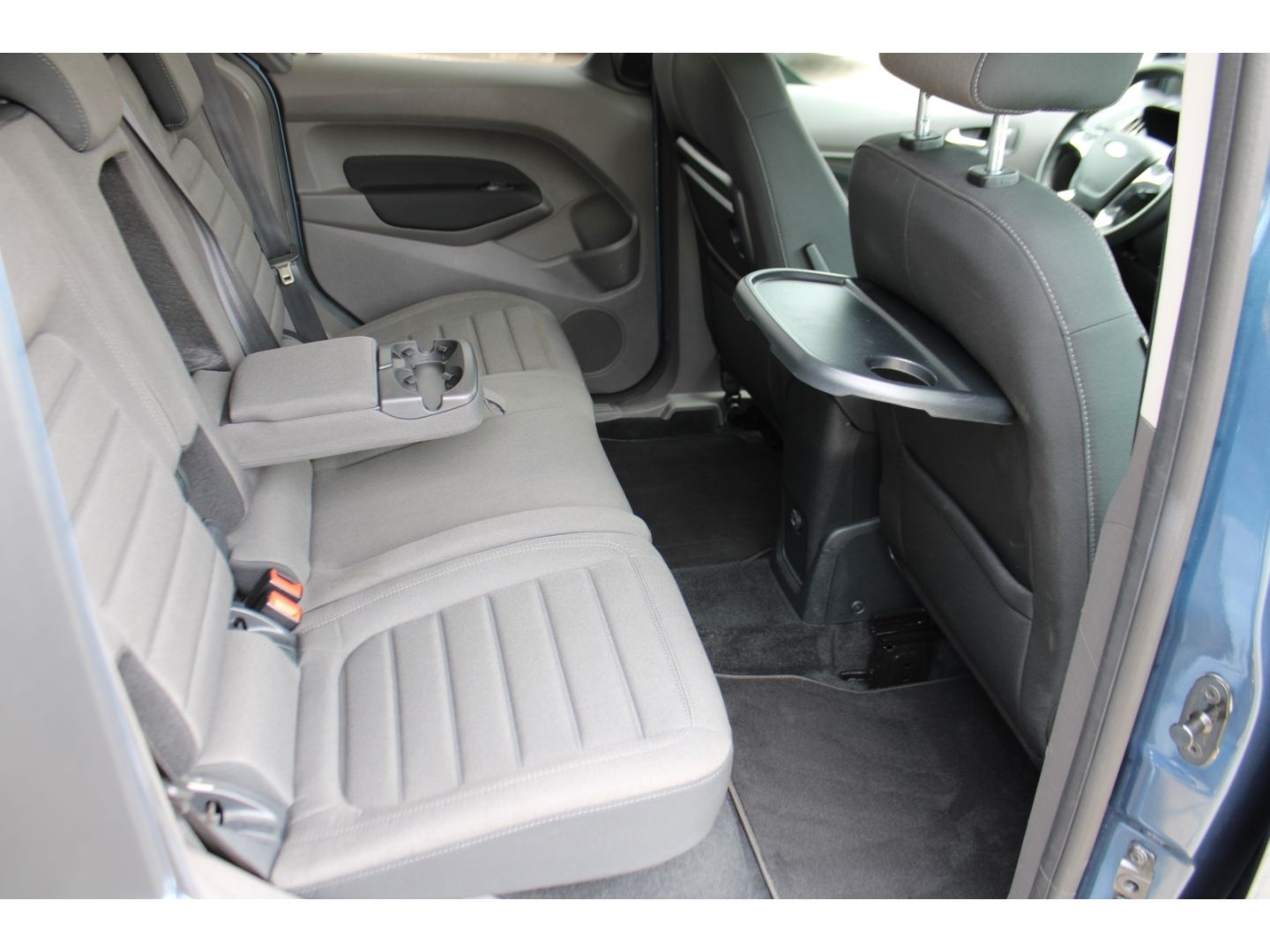 FORD Tourneo Connect 1.5 TDCi Titanium Xenon Navi AHK - Image 10