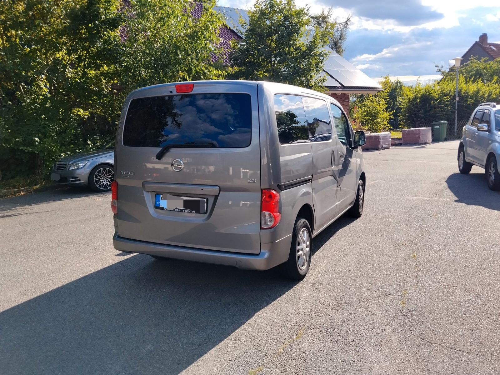 Nissan NV200 2012 — interior
