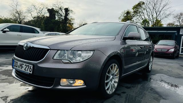 Skoda Superb Combi Elegance 4x4 Automatik Navi Xenon