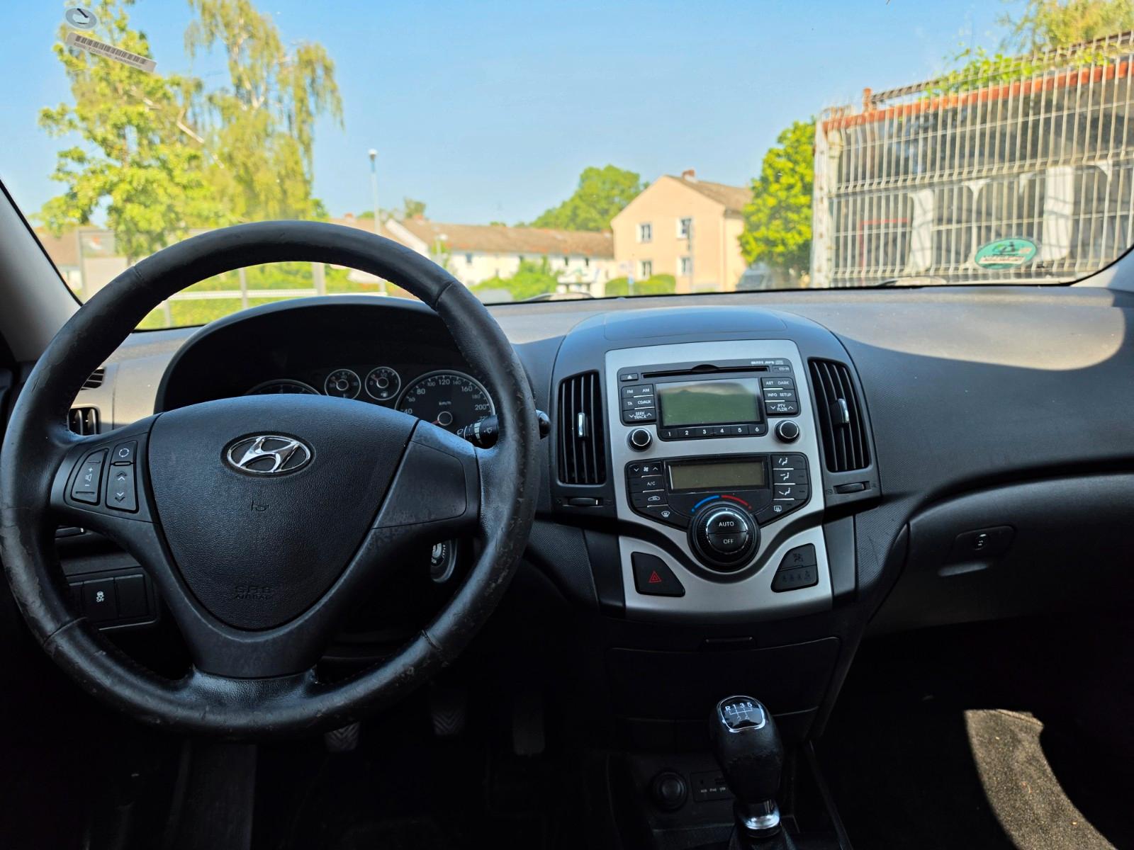 Hyundai i30 2011 — photo 8