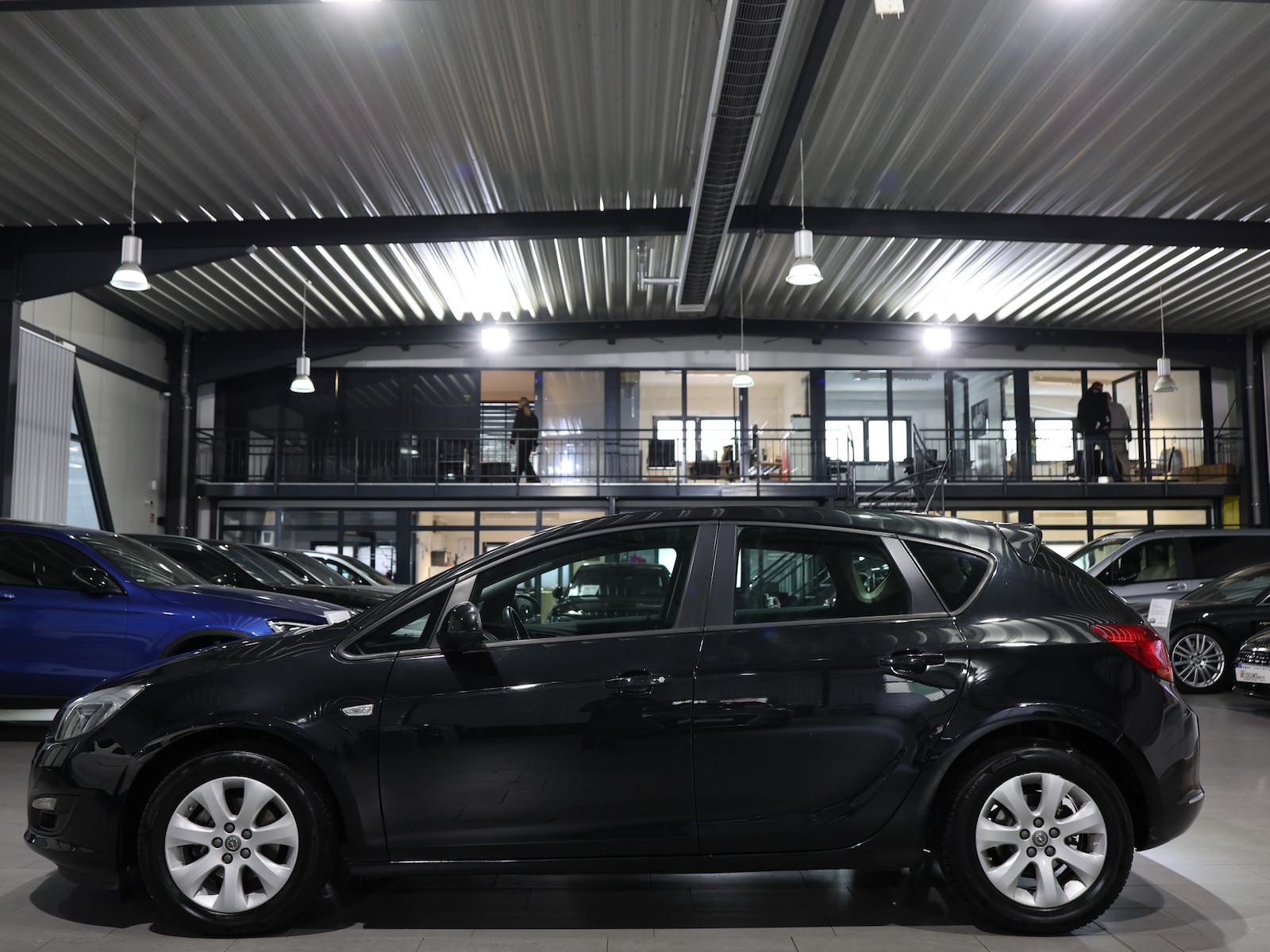 Opel Astra J 1.6 STYLE / LEDER / TEMPOMAT / PDC / SHZ