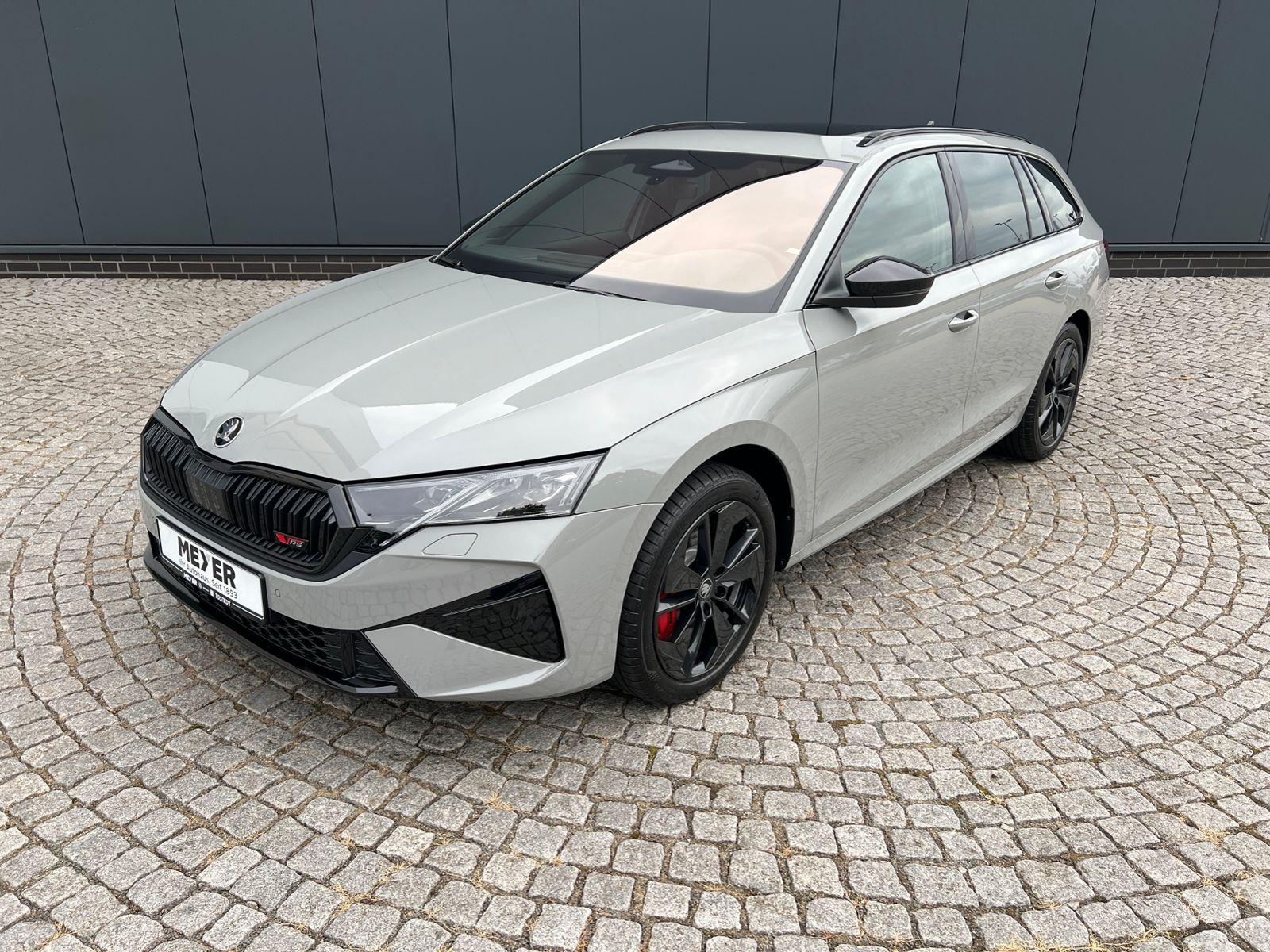 Fahrzeugabbildung SKODA Octavia Combi RS 2,0 TSI DSG *AHK, ACC, Matrix,