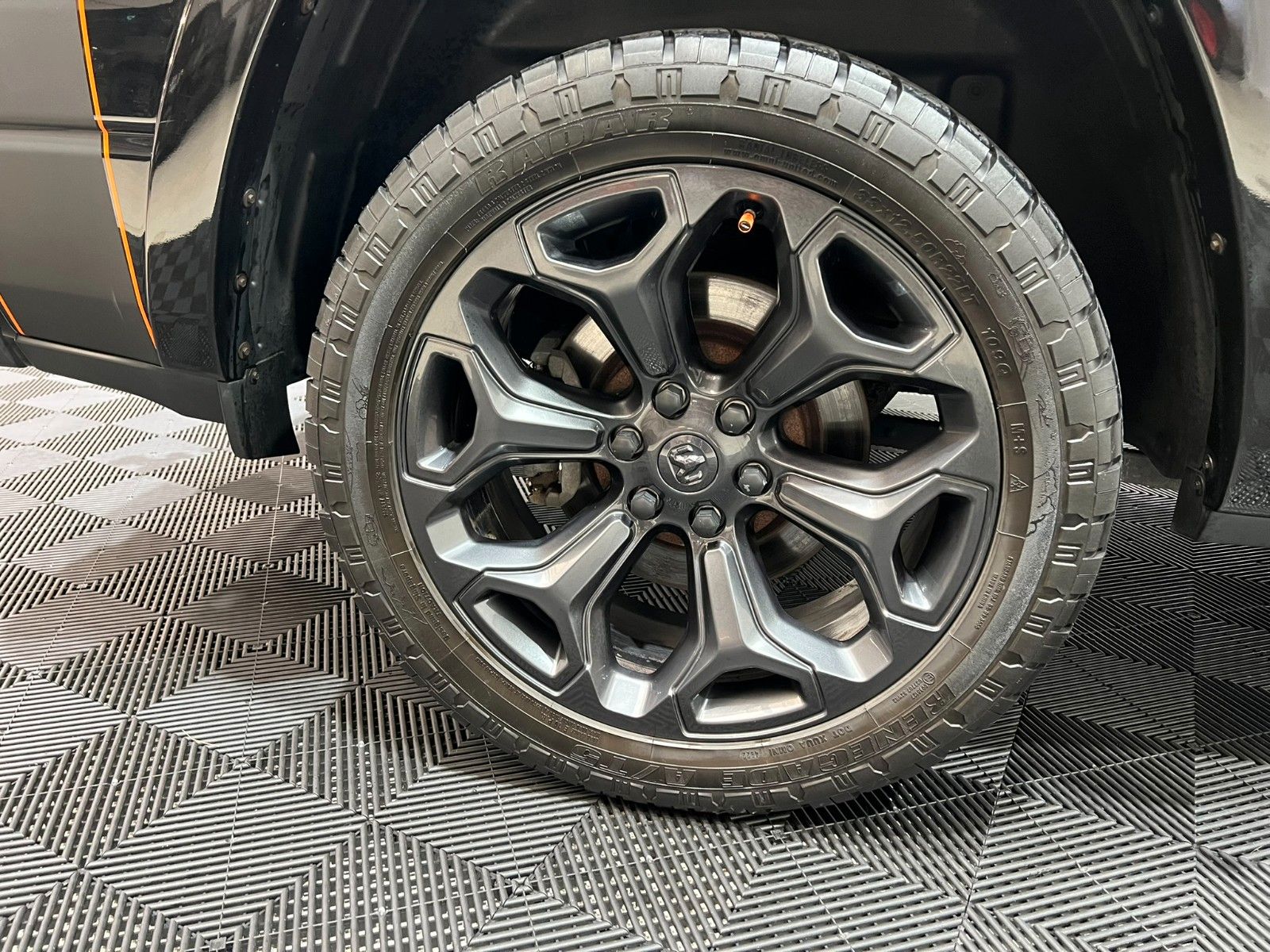 Fahrzeugabbildung Dodge RAM 1500 LIMITED NIGHT CREW CAB 4X4 *RTR UMBAU*
