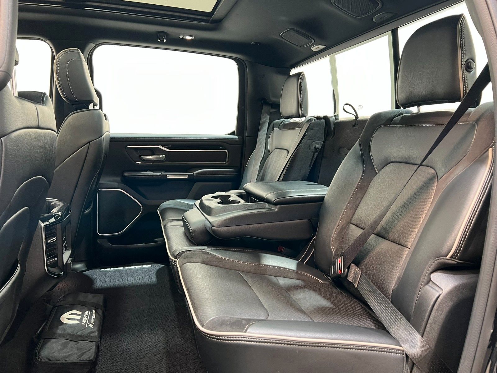 Fahrzeugabbildung Dodge RAM 1500 Laramie Night Crew Cab 4x4 *RTR Umbau*