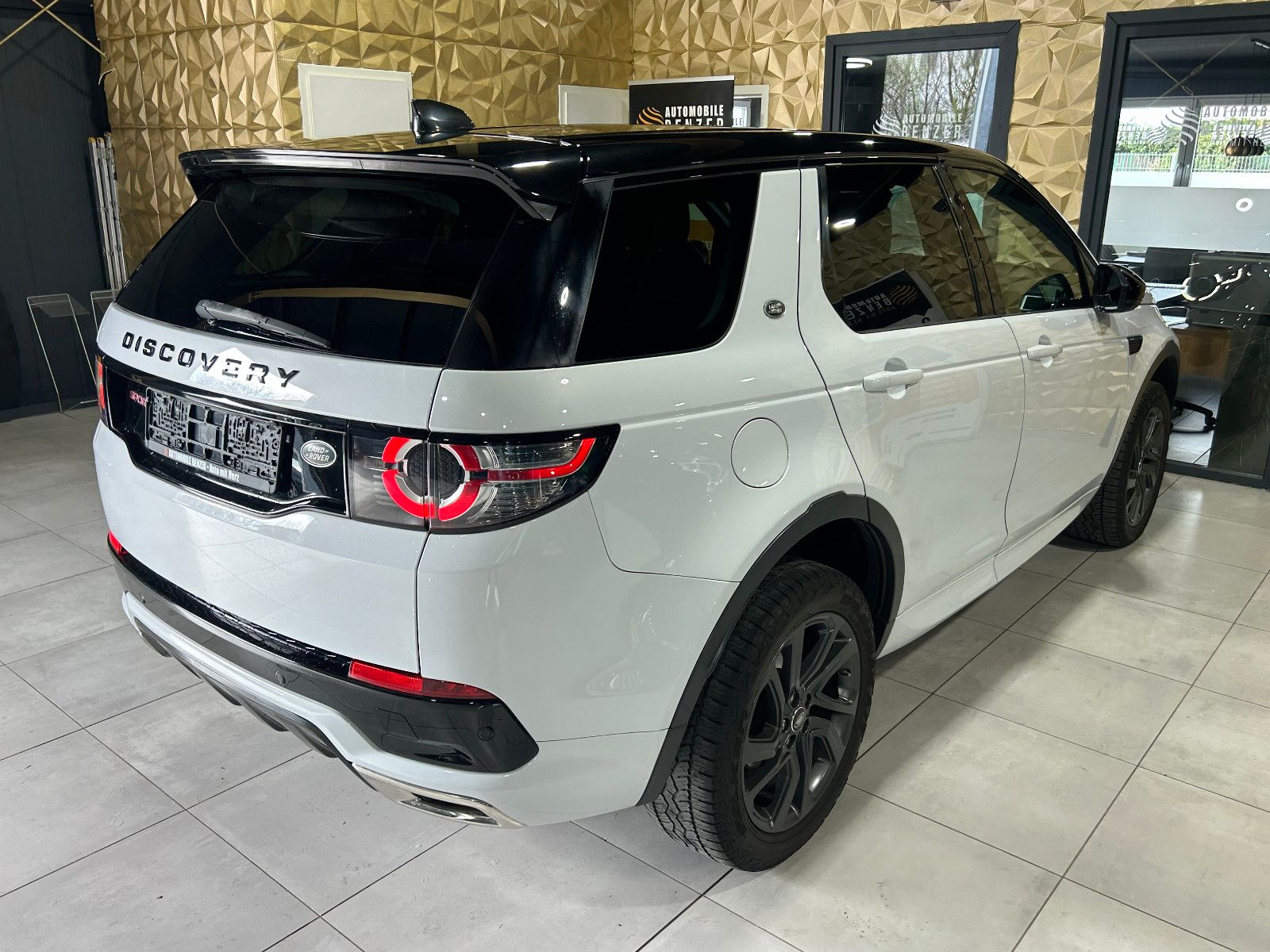 Fahrzeugabbildung Land Rover Discovery Sport SE AWD/KAMERA/NAVI/SHZ/PDC/