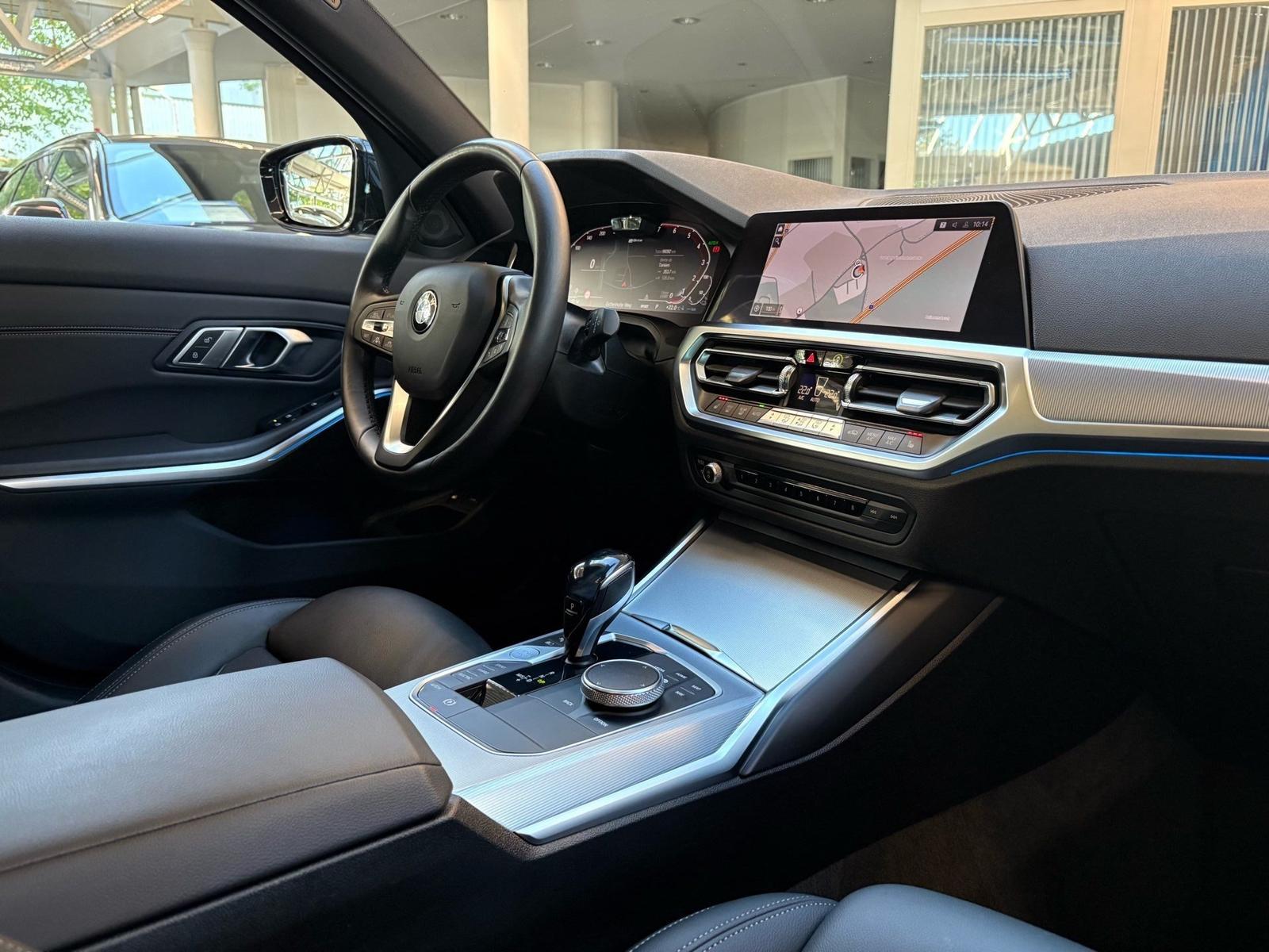 BMW 330e Sport Line DA Prof Laser PA HuD Pano HiFi