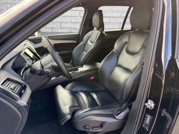 Volvo XC90 - 11