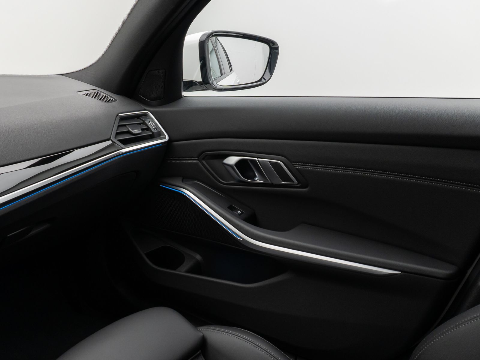 Fahrzeugabbildung BMW 320e  Sport Line DAB HiFi CockPitPro PDC Alarm