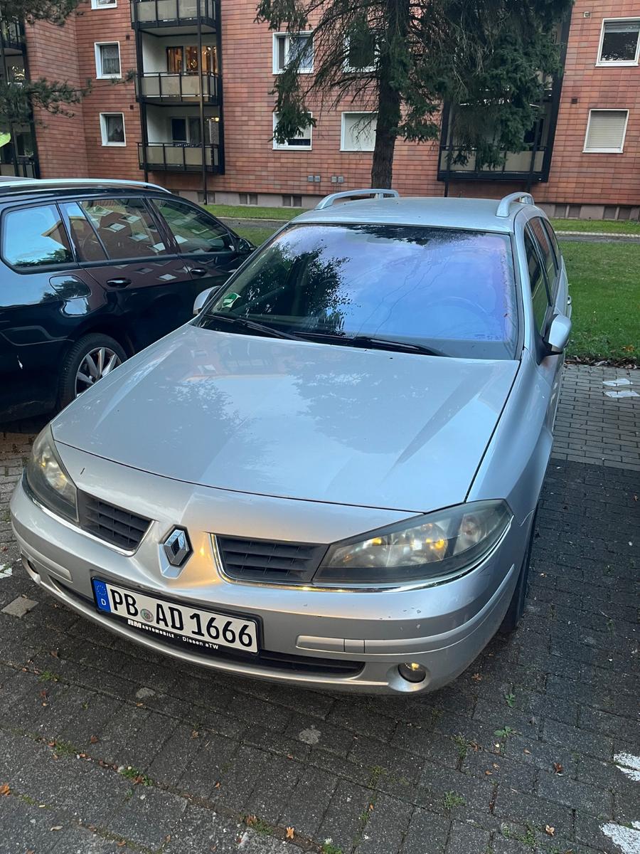 Renault Laguna 2007 — rear view