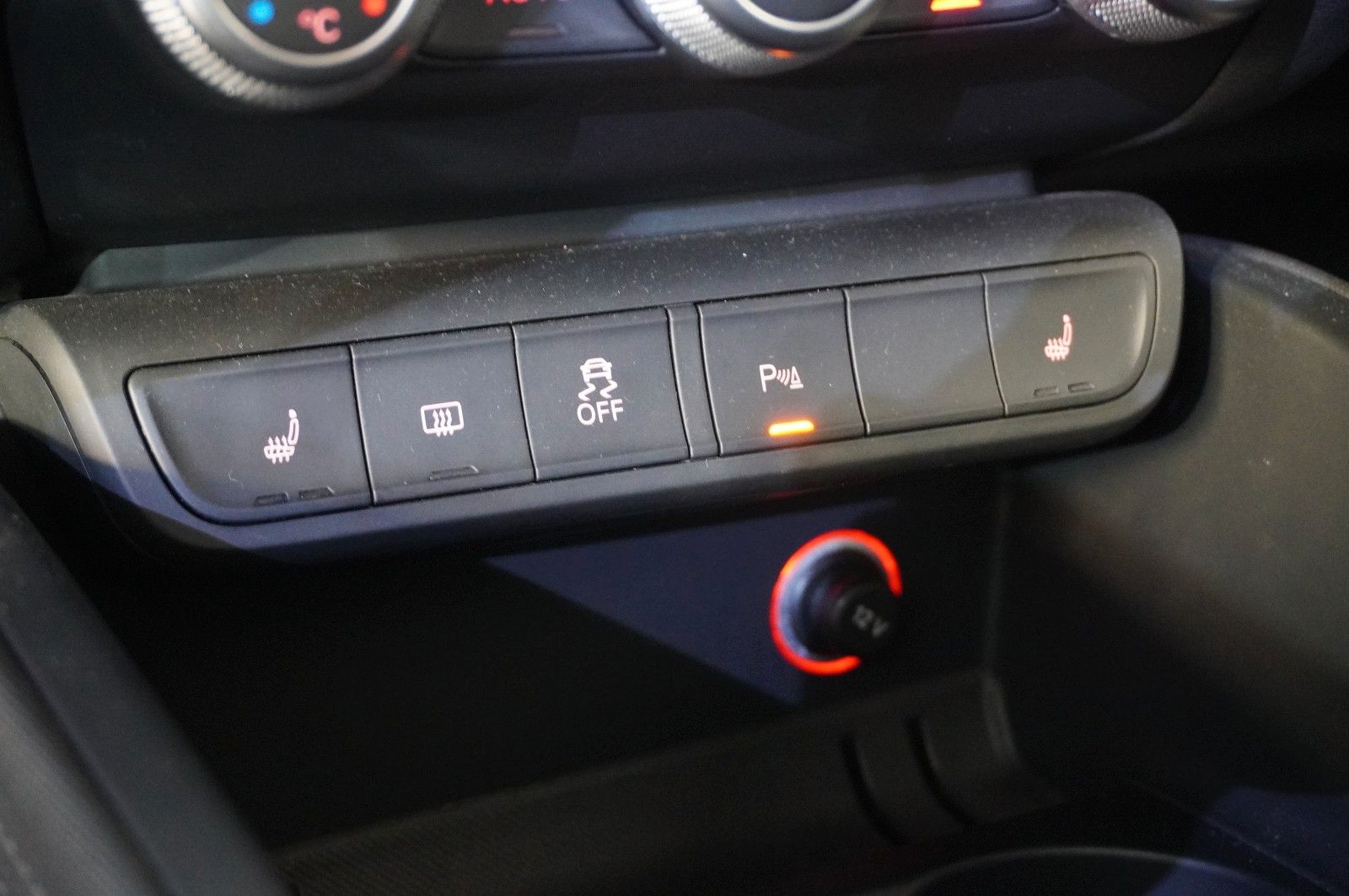 Fahrzeugabbildung Audi A1 1.4 TFSI NAVI/BI-XENON/SHZ/SPORT/PDC/TEMP/AHK