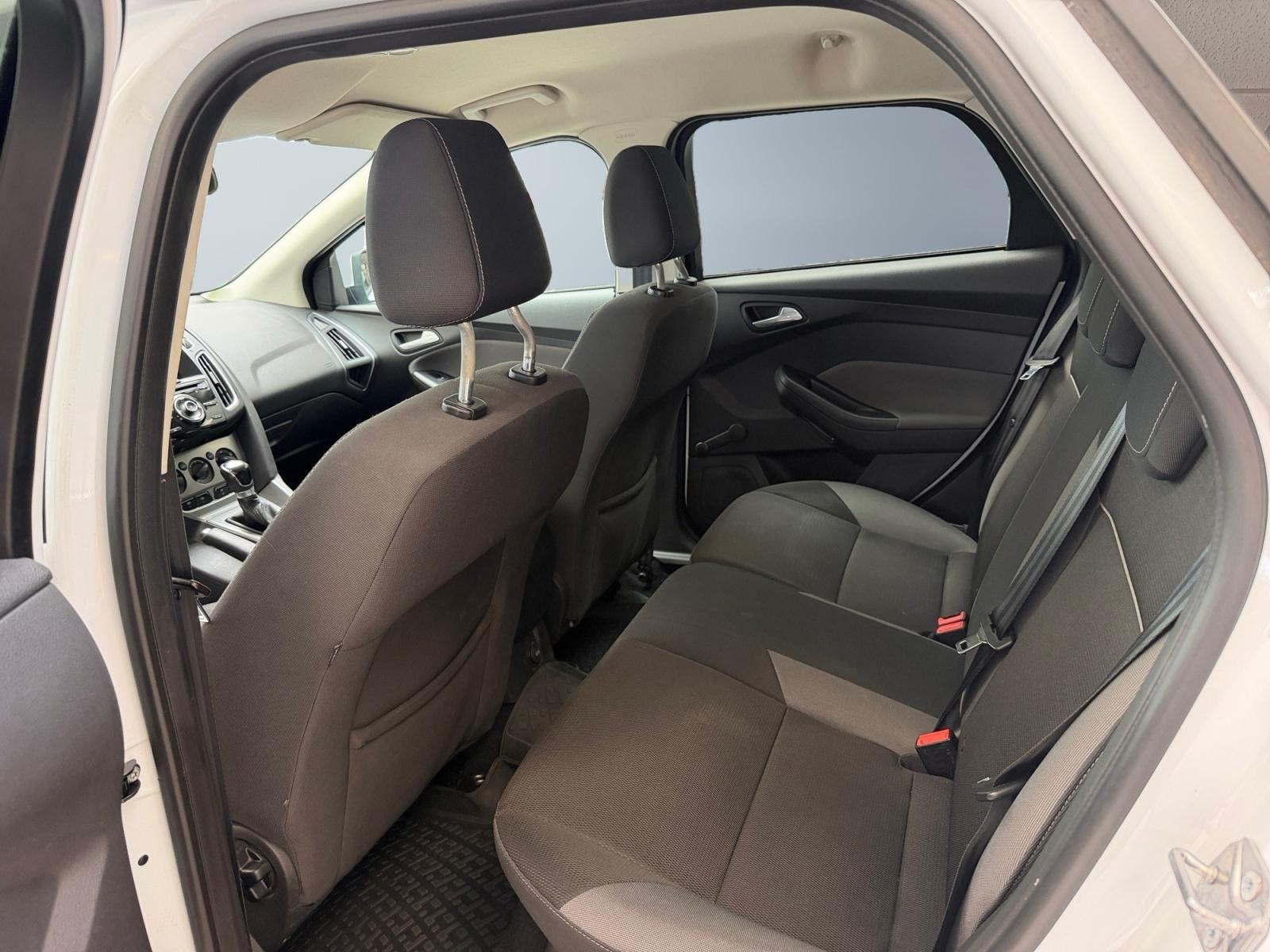 Ford Focus 2014 — photo 22