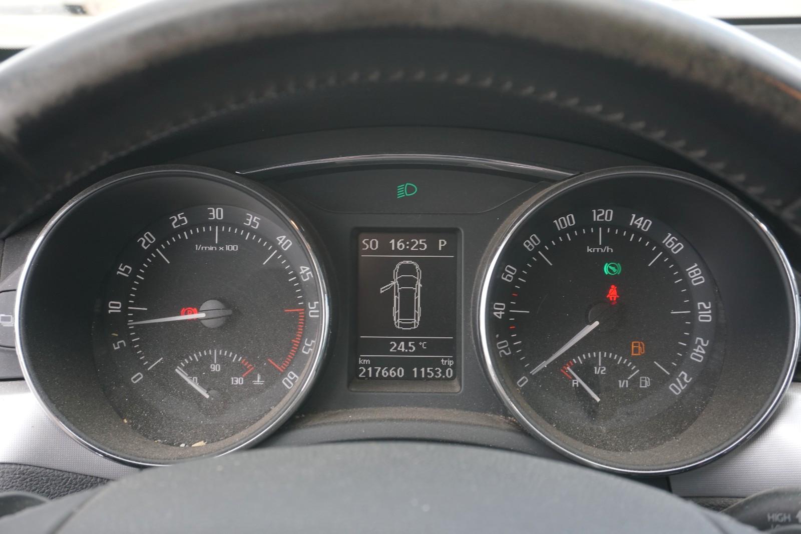 Skoda Superb 2013 — photo 21