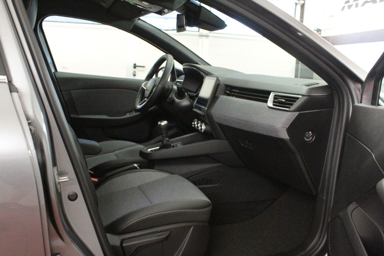 Fahrzeugabbildung Renault Clio TCe 90 Techno *Look-Paket*Winter-Paket*