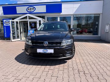 Volkswagen Tiguan - 1
