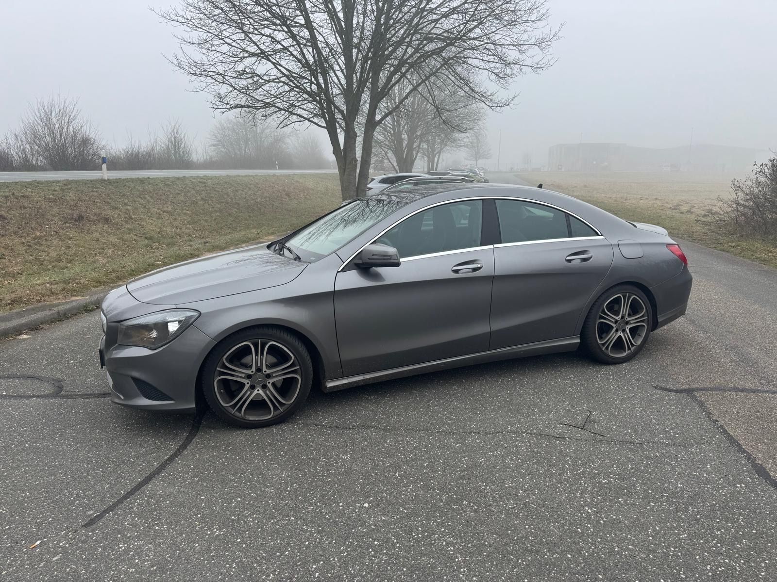 MERCEDES-BENZ CLA 200 d DCT Urban Kamera Navigation AHK18 Zoll