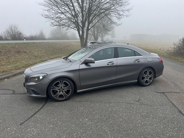 MERCEDES-BENZ CLA 200 d DCT Urban Kamera Navigation AHK18 Zoll