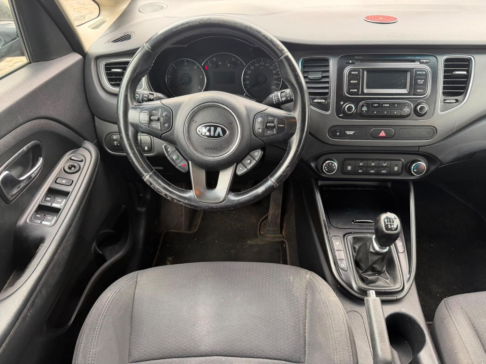 Kia Carens 2014 — interior