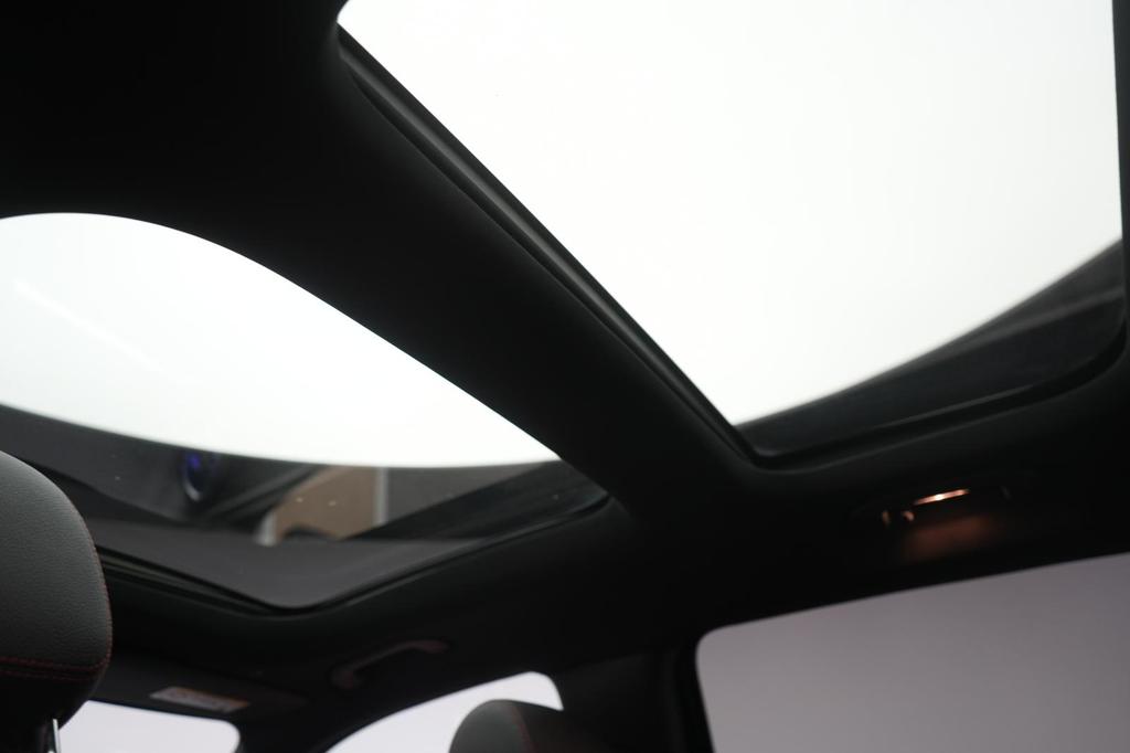 Mercedes-Benz GLB 220