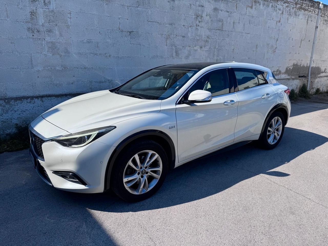 INFINITI Q30
