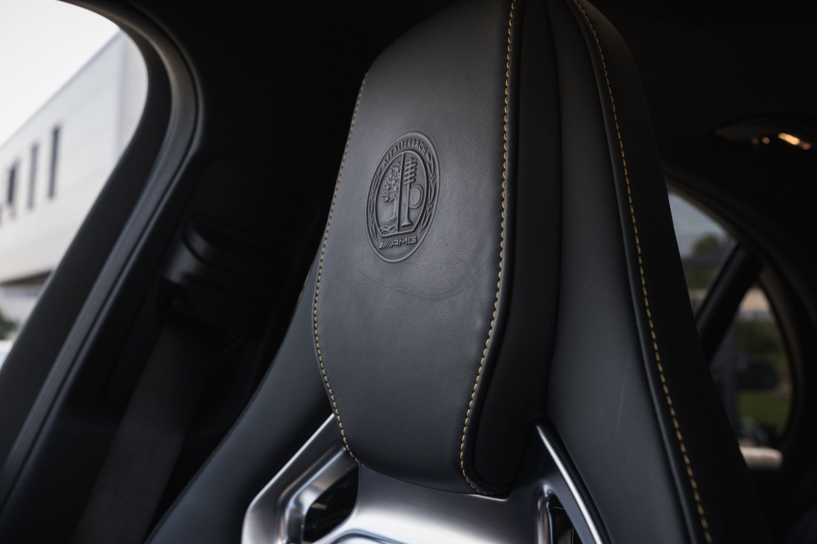 Fahrzeugabbildung Mercedes-Benz E 63 AMG S-Steuer -Dt.Auto-Keramik-Sonderfarbe