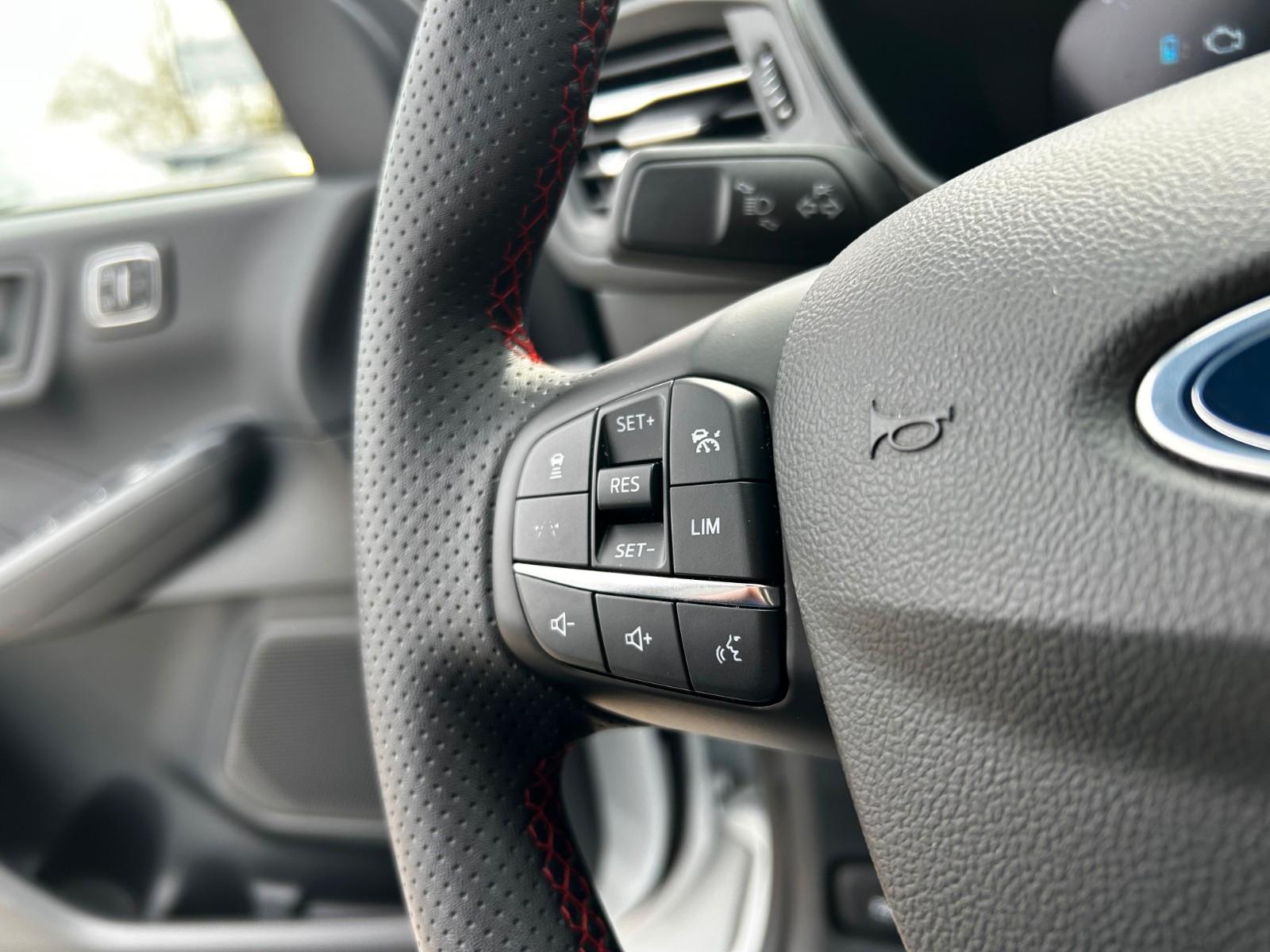 Ford Kuga Hybrid ST-Line X *AWD*PANO*360°*MatrixLED*