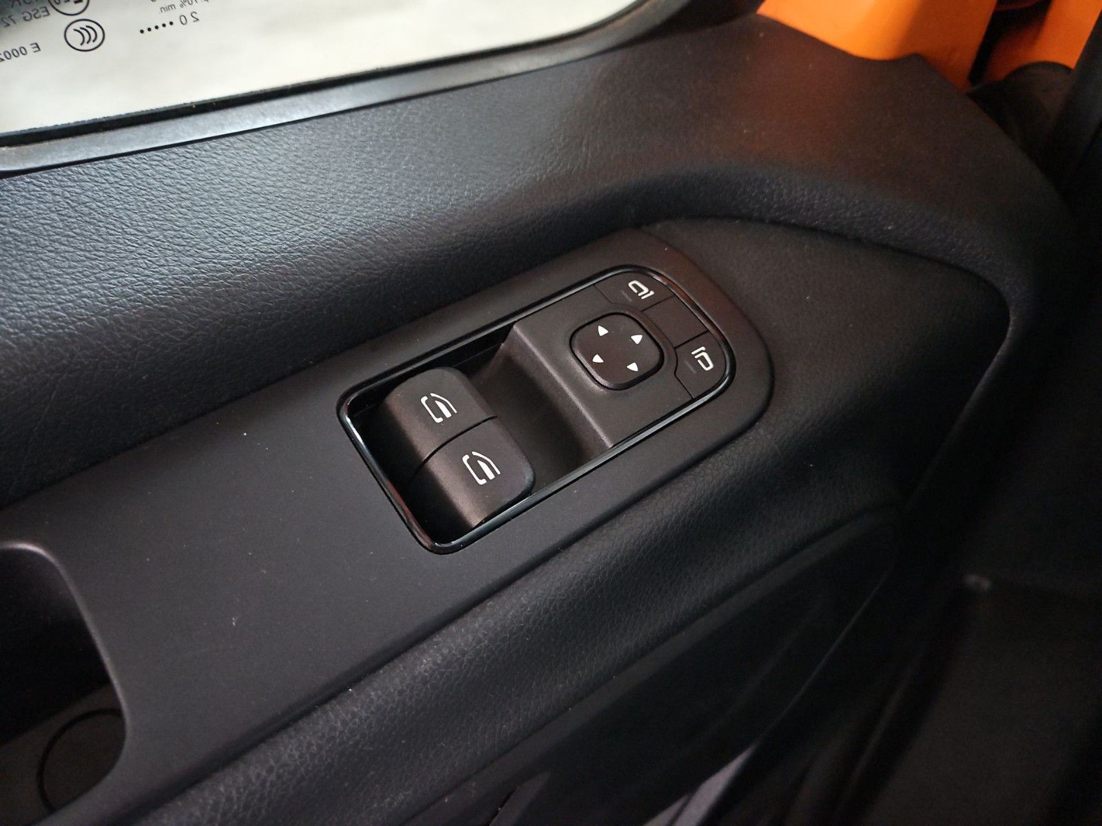 Fahrzeugabbildung Mercedes-Benz Sprinter 316 DOKA Pritsche 6 Sitze 2,8t AHK STHZ