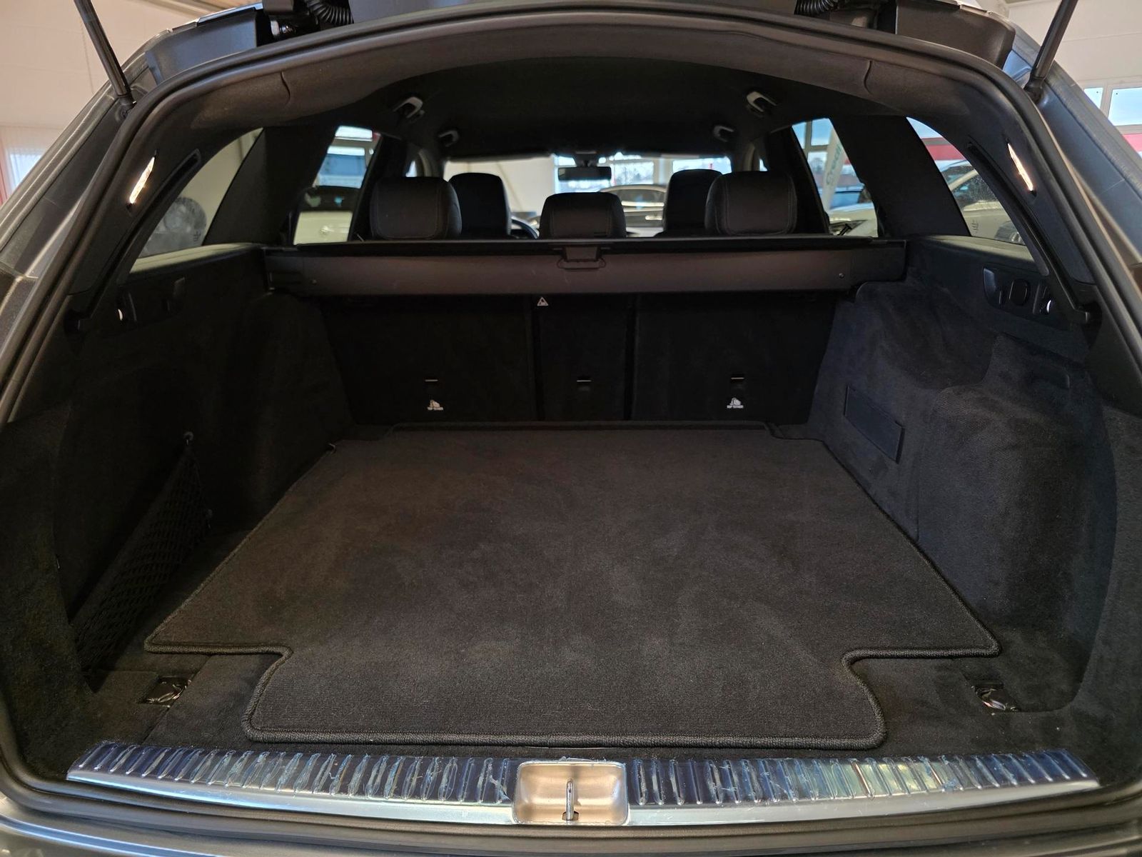 Fahrzeugabbildung Mercedes-Benz E 300 T Automatik AMG Line/20"Alu/Ahk