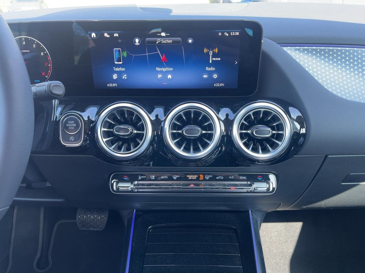 Fahrzeugabbildung Mercedes-Benz B 180 LED/Navi/Kamera/Memory/MBUX