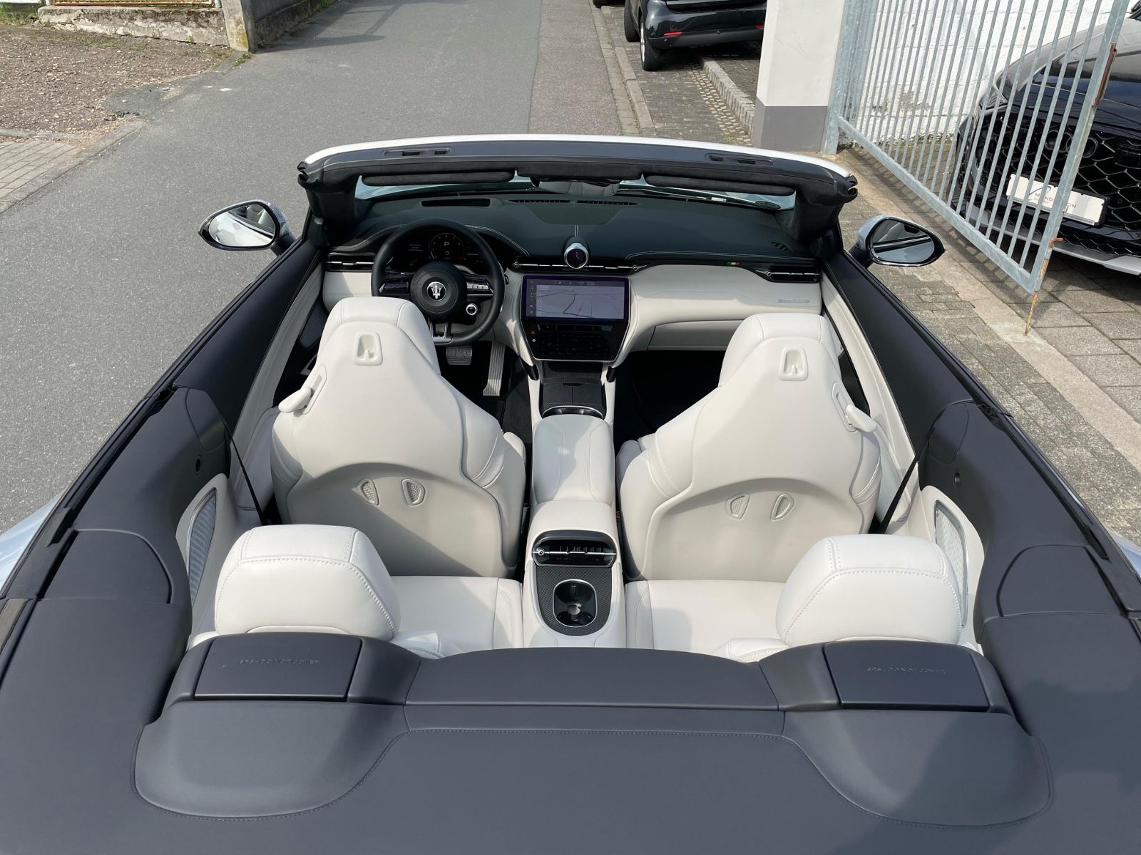 Fahrzeugabbildung Maserati GranCabrio Trofeo |SportDesign|Sonus|HeadUp|Lift