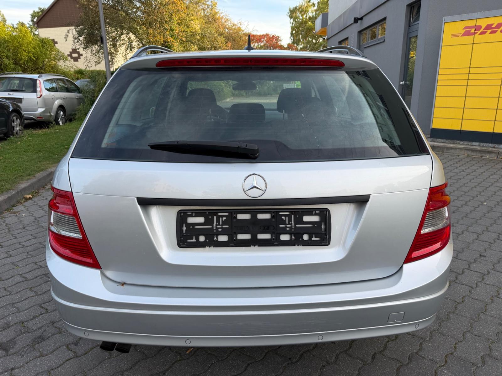Mercedes-Benz C180 2010 — photo 10