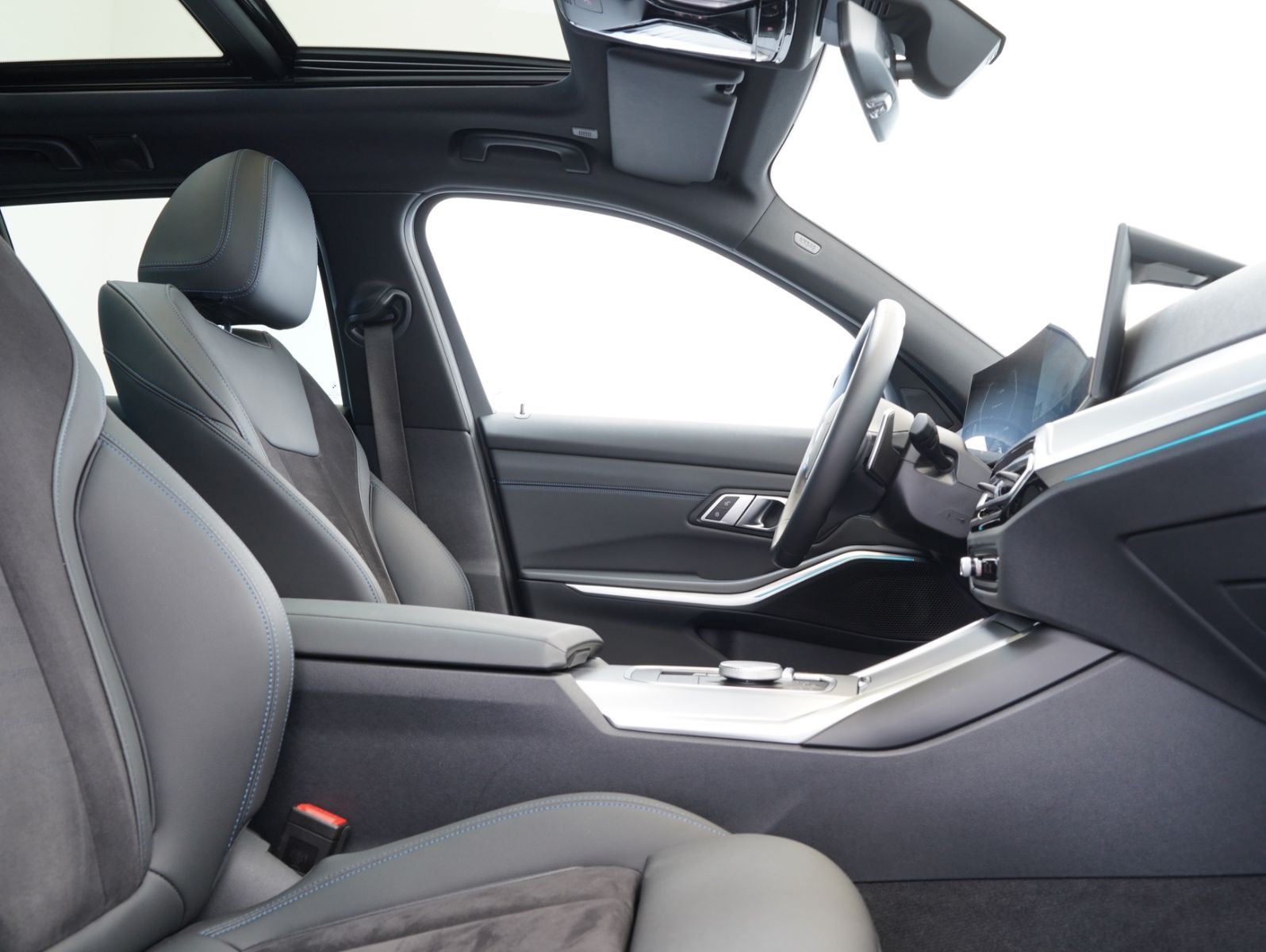 Fahrzeugabbildung BMW 320 i Touring M Sport SHADOW/WIDE/HEADUP/PANO
