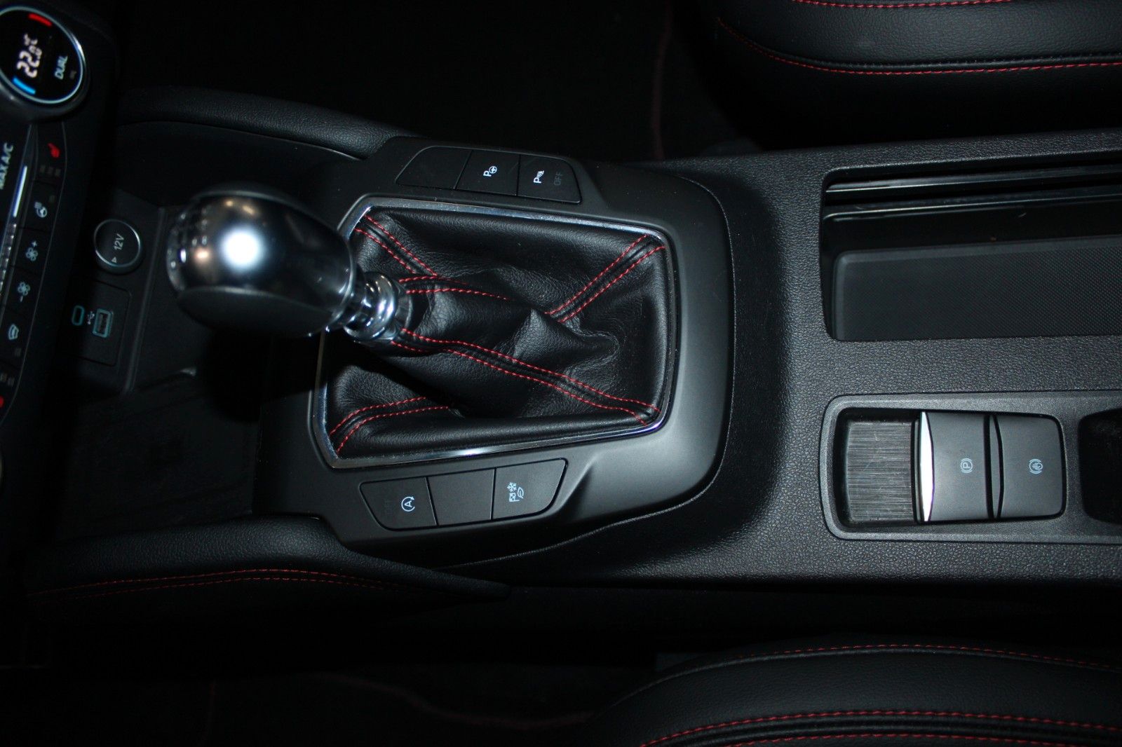 Fahrzeugabbildung Ford Kuga ST-Line X NAVI B&O 2xCAM ACC LED AHK