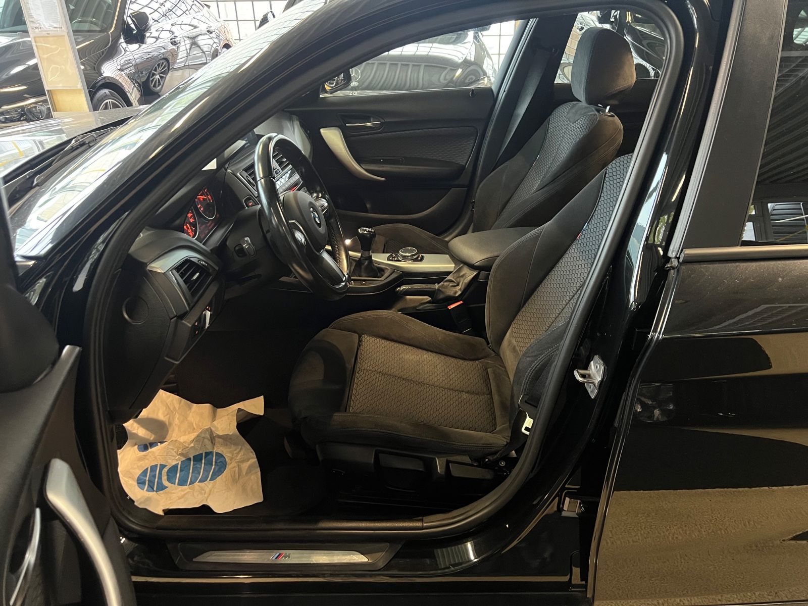 Fahrzeugabbildung BMW 120 i M Sport Paket *NAVI *SITZHEIZUNG