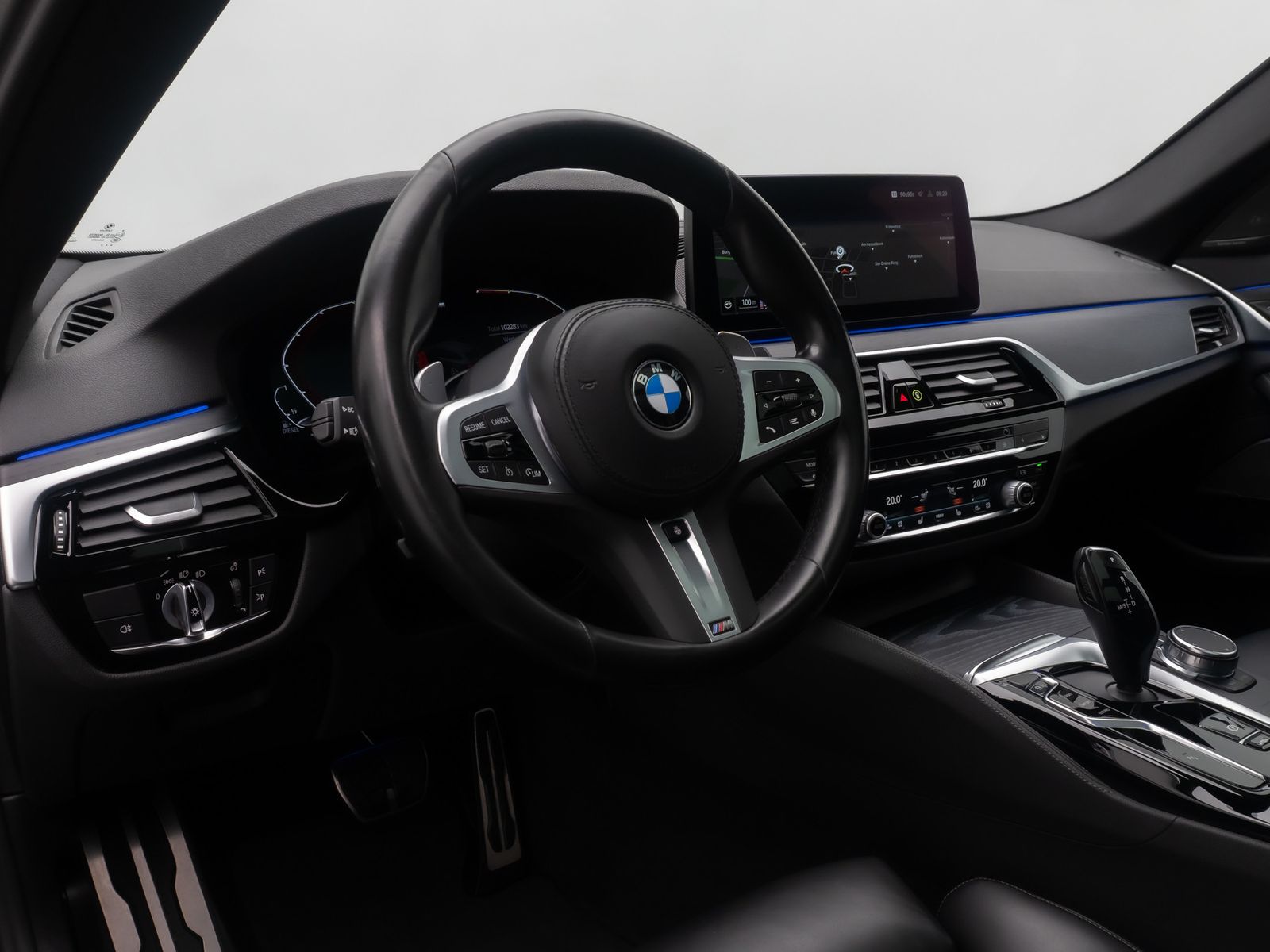 Fahrzeugabbildung BMW 540d xD M Sport Individual DAB AHK HUD H/K 20"