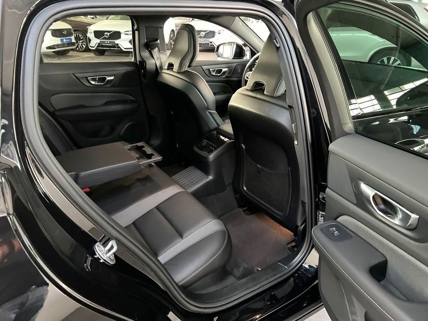 Volvo V60 T6 AWD Recharge Plus-Dark Glasd 360° Pilot B foto 20