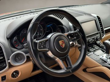 Porsche Cayenne - 12