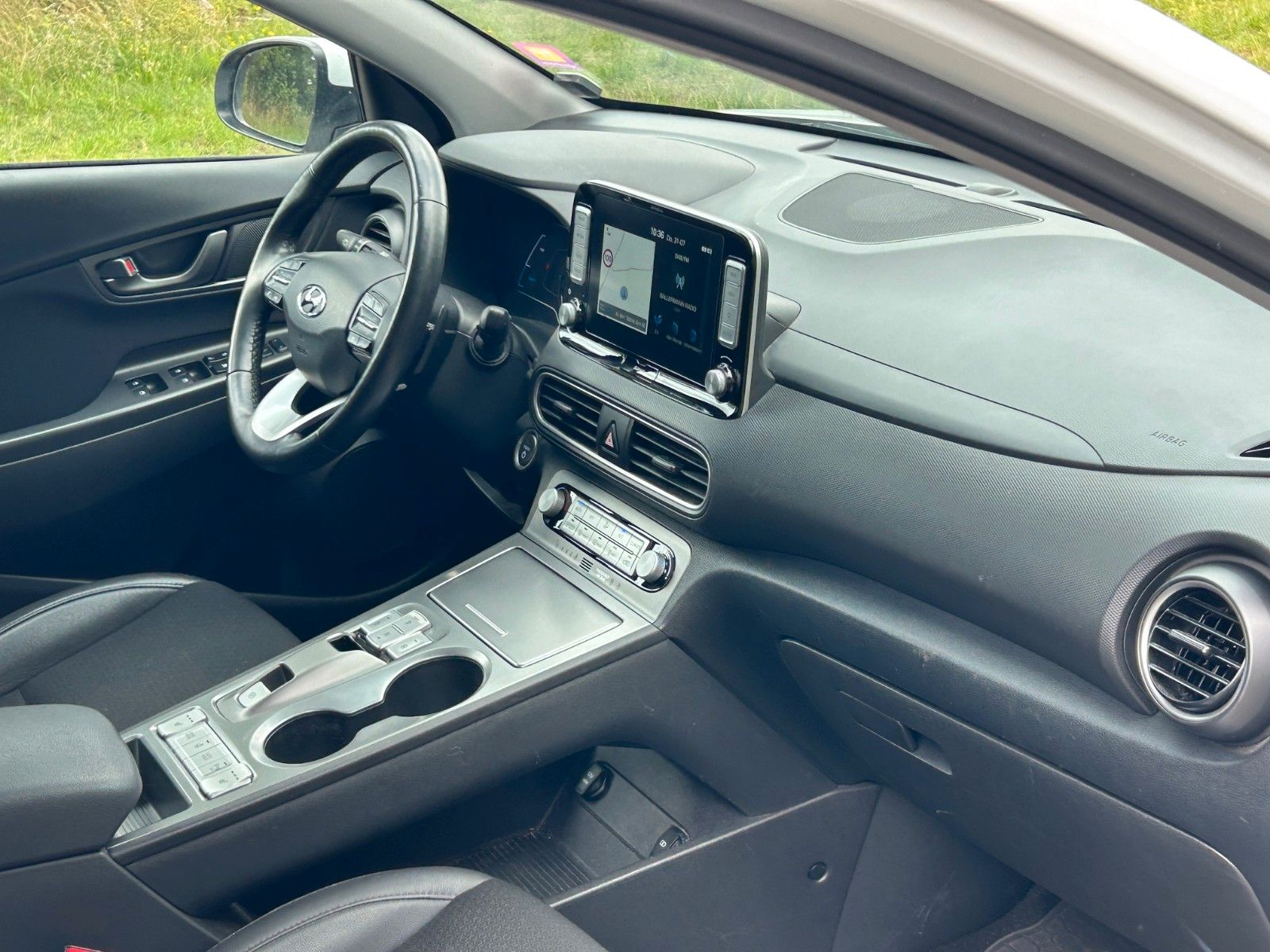 Fahrzeugabbildung Hyundai KONA EV Style 150 kW *RW449KM*SHZ*LED*RFKamera*