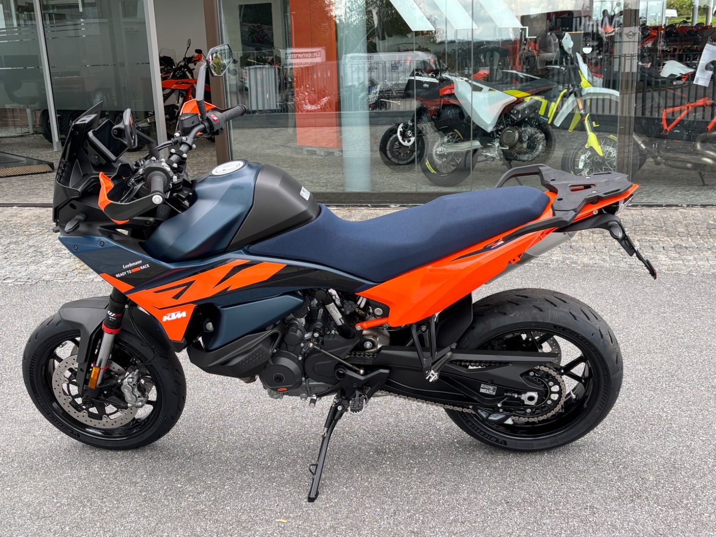 Fahrzeugabbildung KTM 890 SMT Modell 2026 4 Jahre Garantie