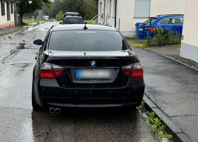 BMW 330i E90 * TÜV 07/26* PDC* Xenon* Navi