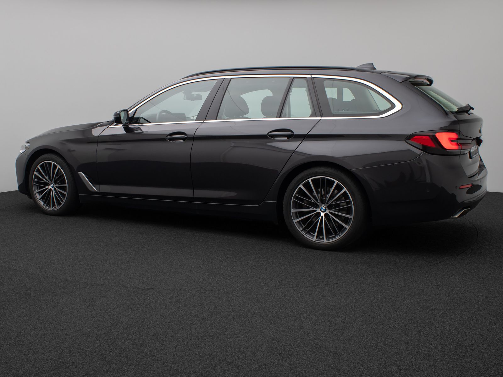 Fahrzeugabbildung BMW 520d Panorama Kamera HUD DAB 4Klima Alarm 19Zoll