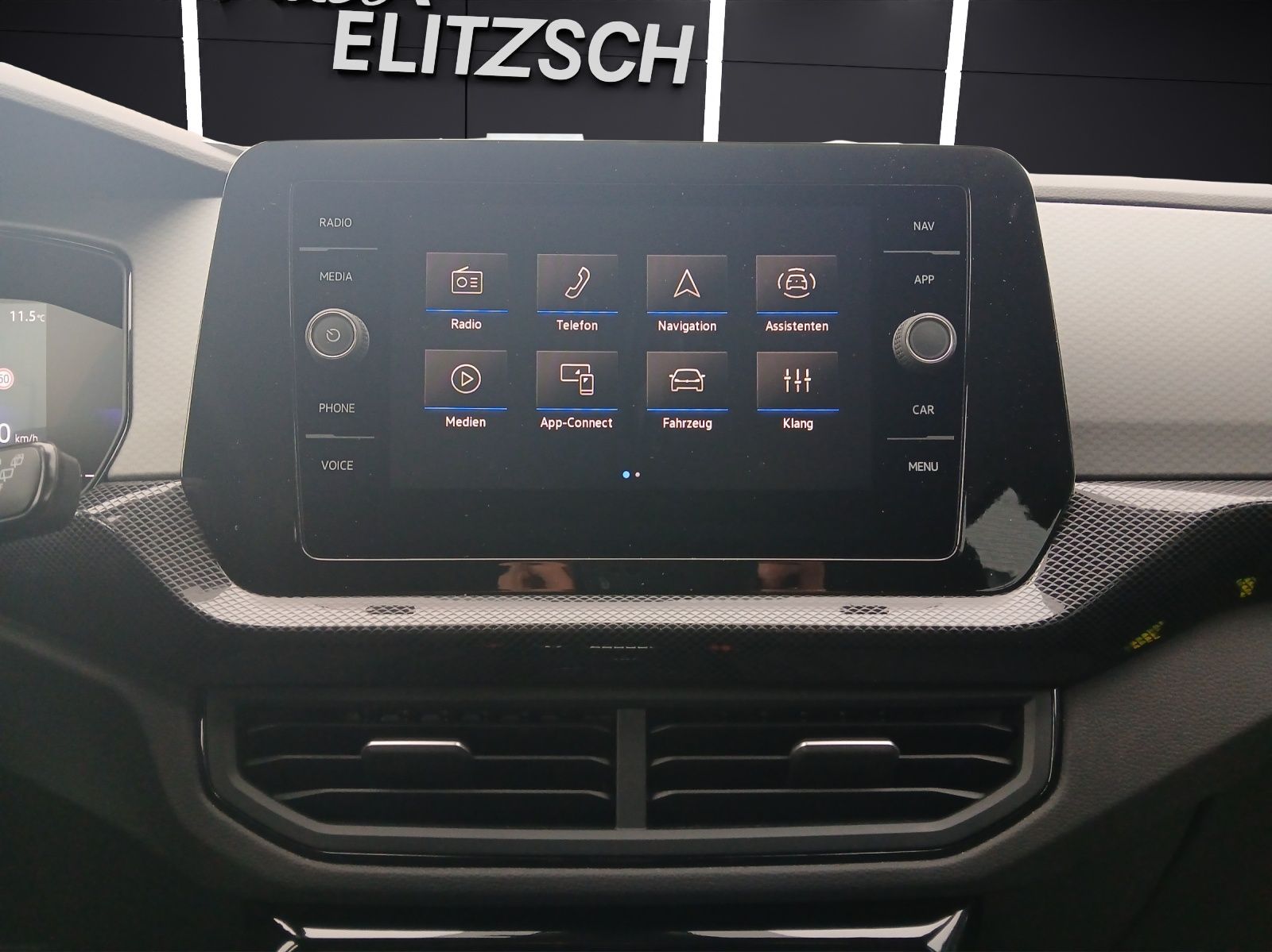 Fahrzeugabbildung Volkswagen T-Cross TSI Life Matrix AID ACC PDC SH