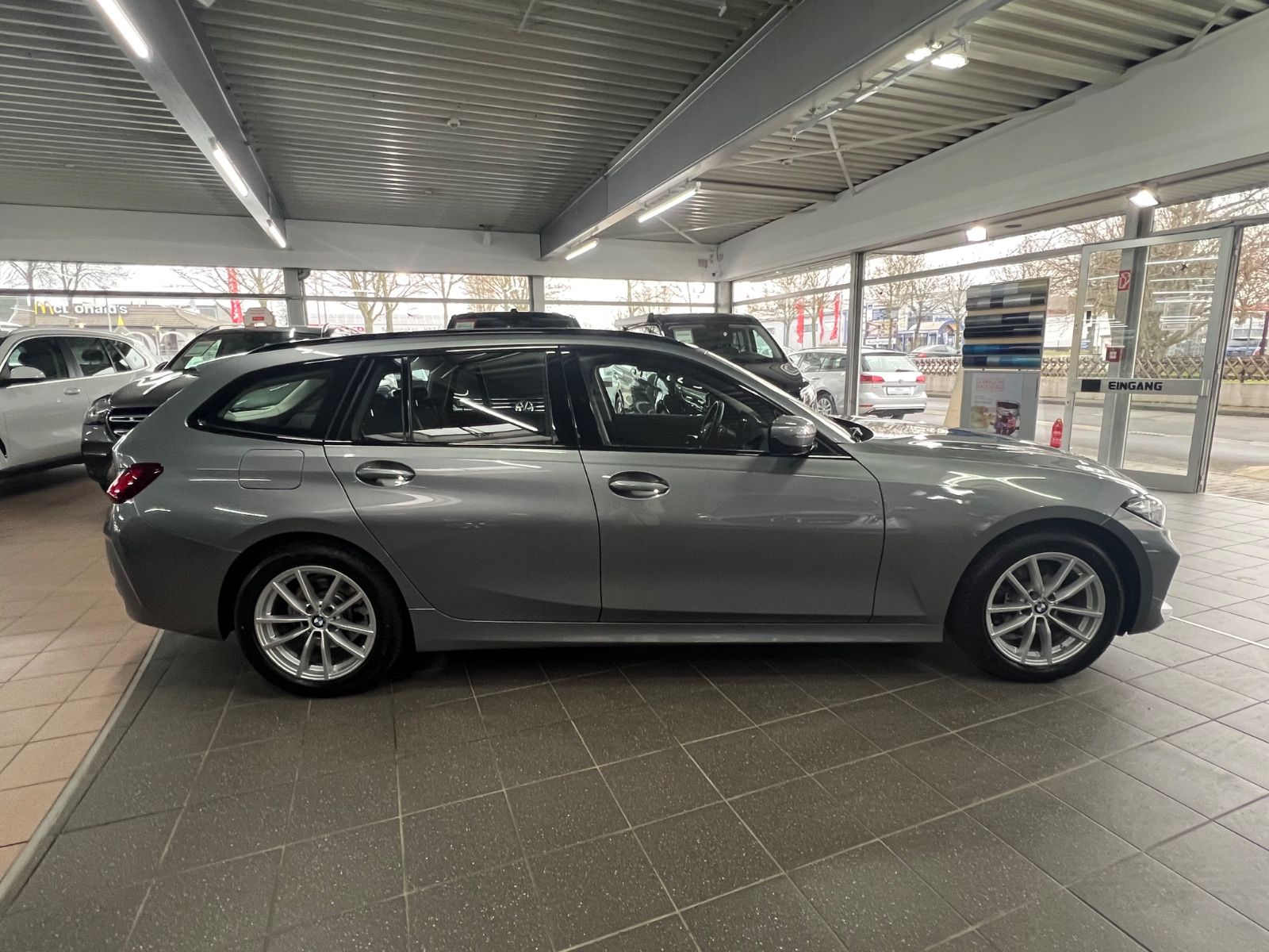 BMW 318 d Touring Curved+Driving Assistant+1 Hand foto 8