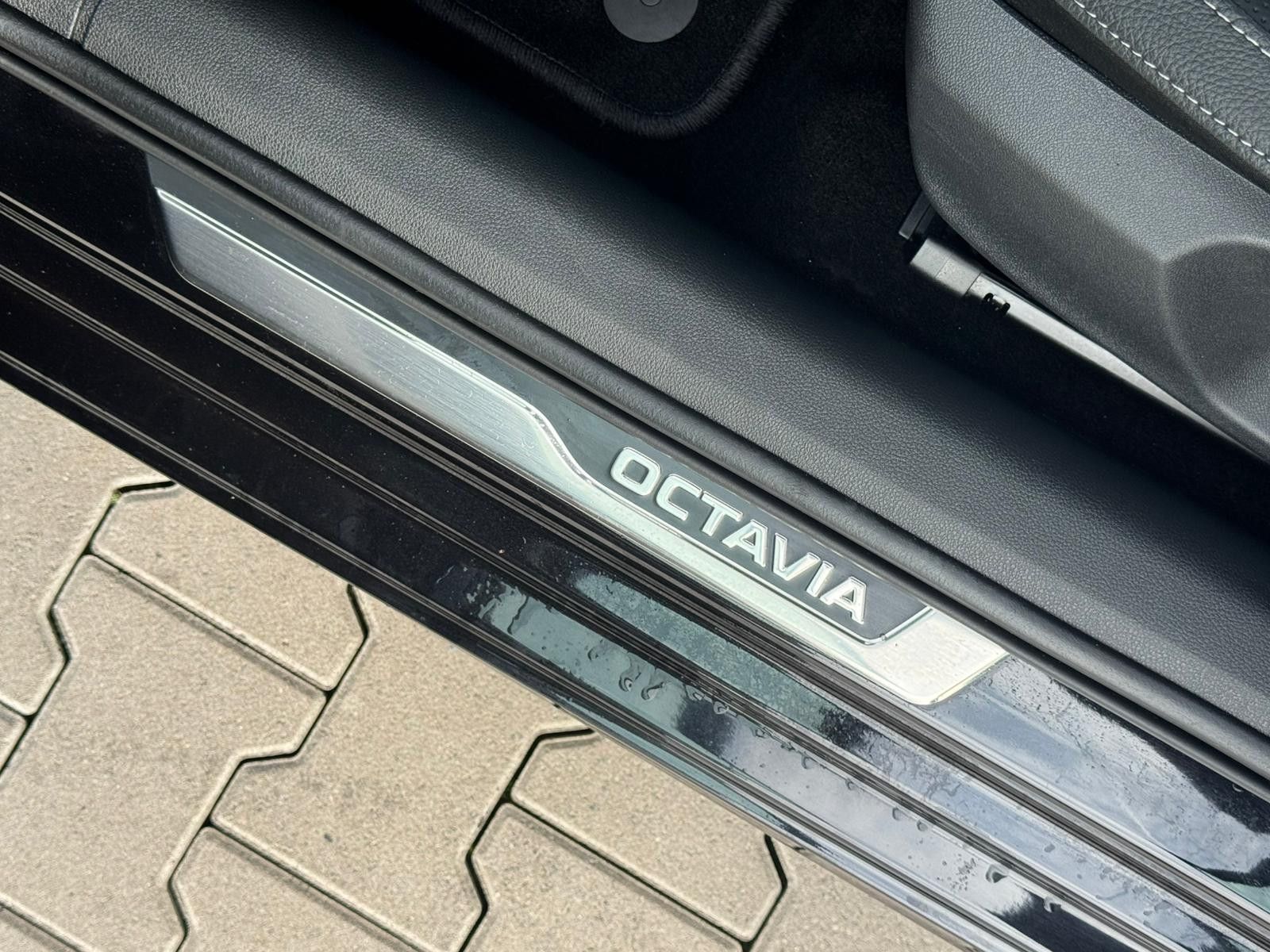 Fahrzeugabbildung SKODA Octavia 2.0 TDI Sportline DSG MATRIX*WINTER*5J.G