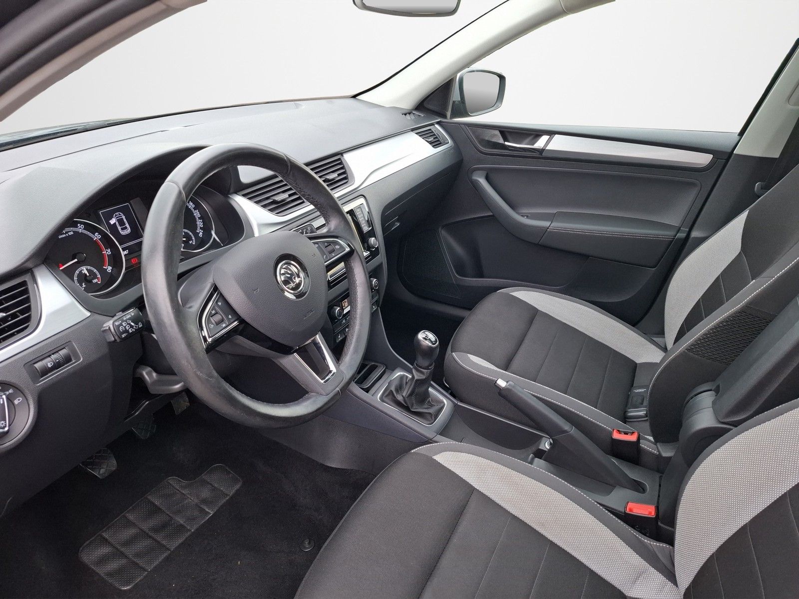 SKODA Rapid Spaceback 1.0 TSI Scout KLIMA / NAVI / PAN - Image 9