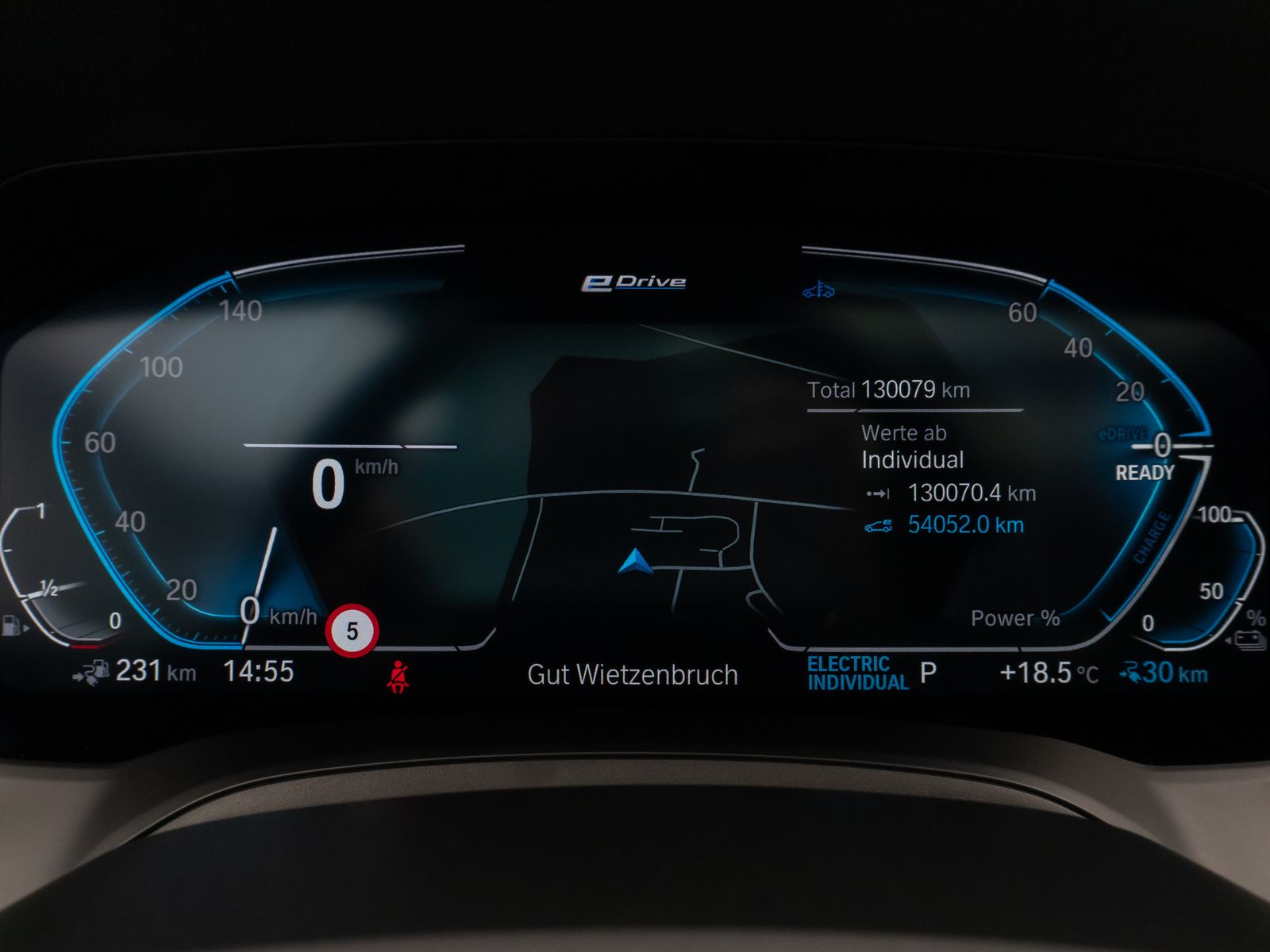 Fahrzeugabbildung BMW 330e xD Sport Line Panorama DAB HiFi Stop&Go AHK