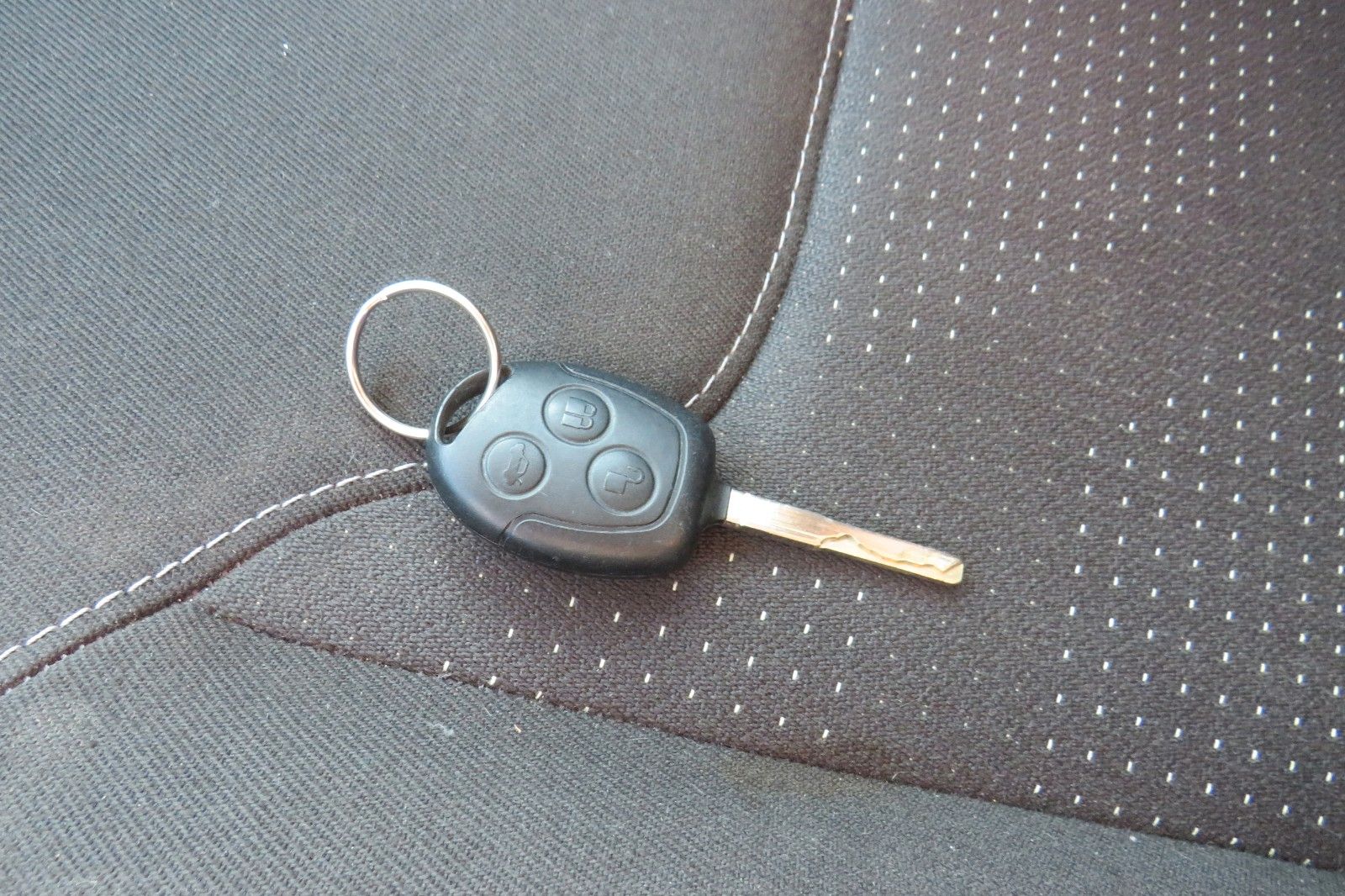 Fahrzeugabbildung Ford Transit Courier KASTEN KLIMA FLÜGEL 1.HD