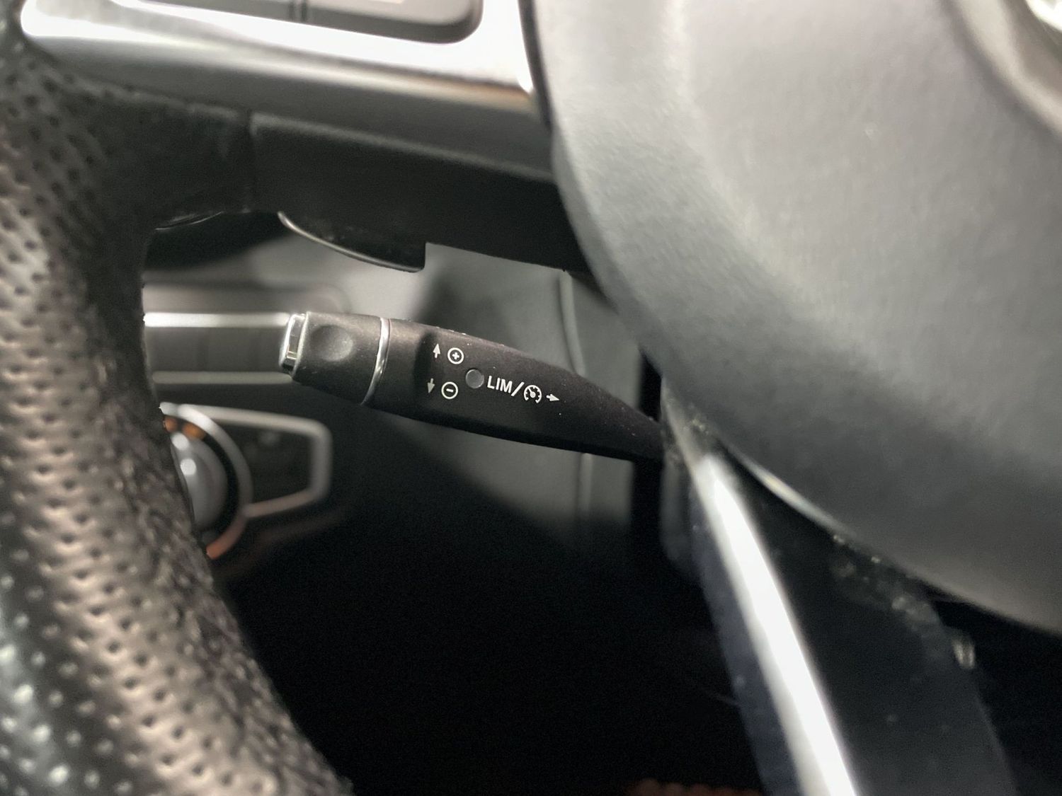 Fahrzeugabbildung Mercedes-Benz GLC 220 d 4Matic AMG RideControl#LED#360°#Ambien