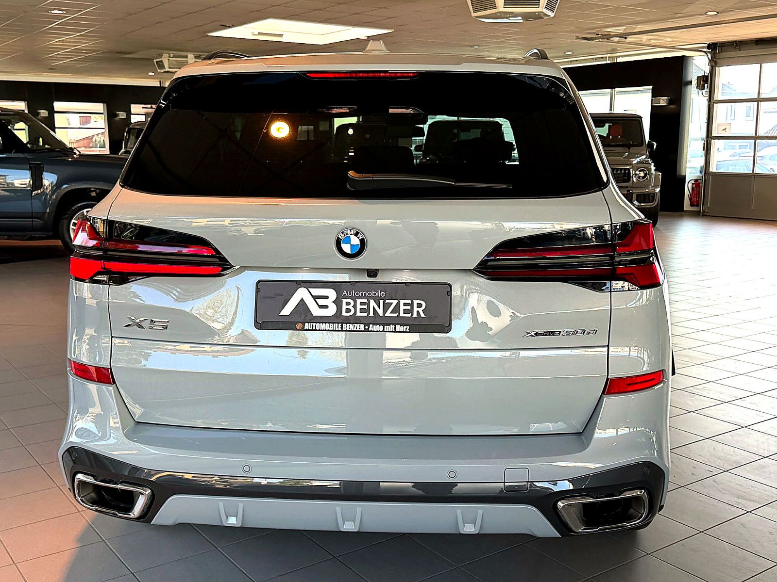 Fahrzeugabbildung BMW X5 30 d xDrive M Sport/HEAD-UP/360°/SOUND/AMBIEN