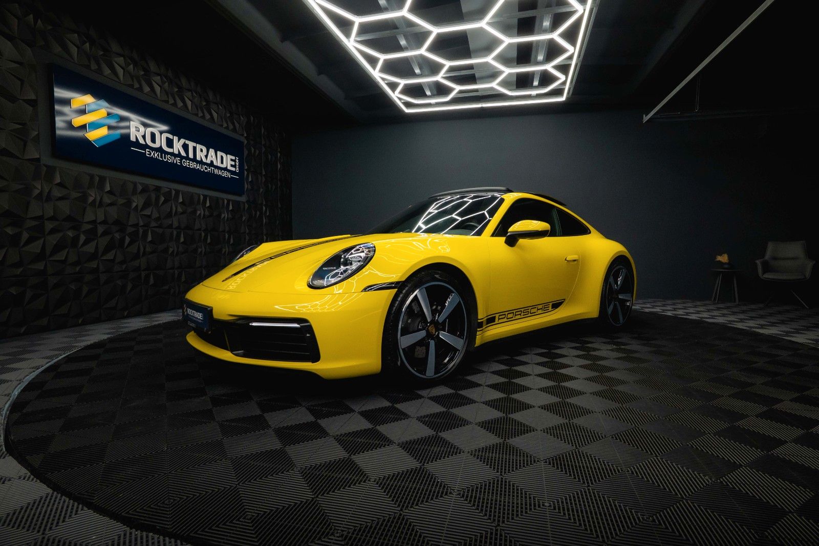 Fahrzeugabbildung Porsche 992 911 Carrera 4 S Sport-Chrono *Pano*LED*BOSE*